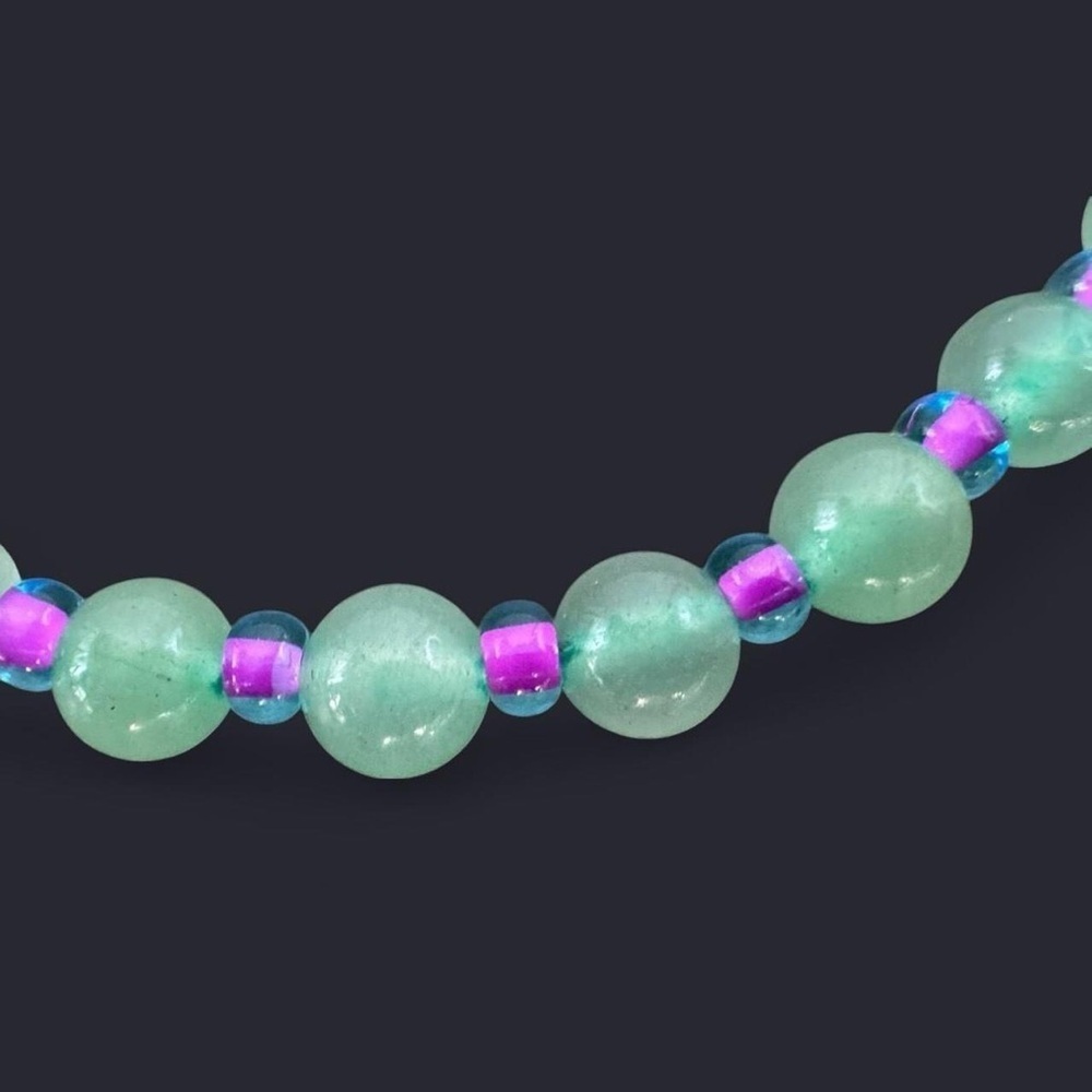 Green Fuchsia Glass Bead Bracelet 6mm - Picture 5 of 5